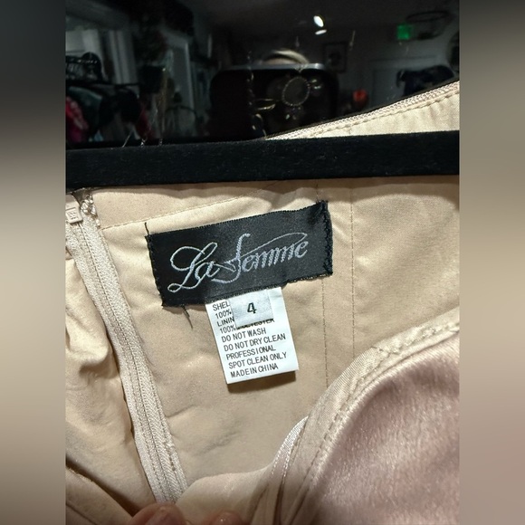 Elegant Champagne La Femme Gown with Beaded Sleeves – Size 4 - Picture 7 of 11